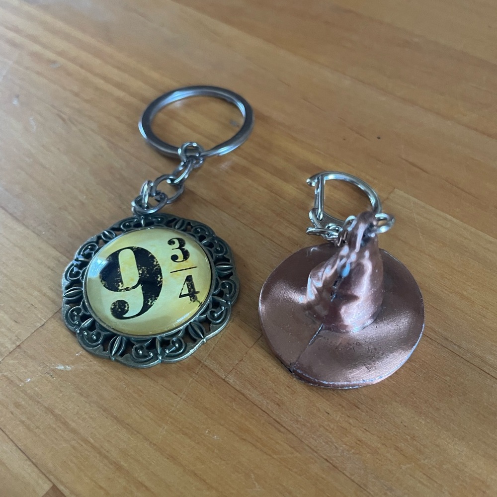 Platform 9 3/4 Keychain and Sorting Hat Charm